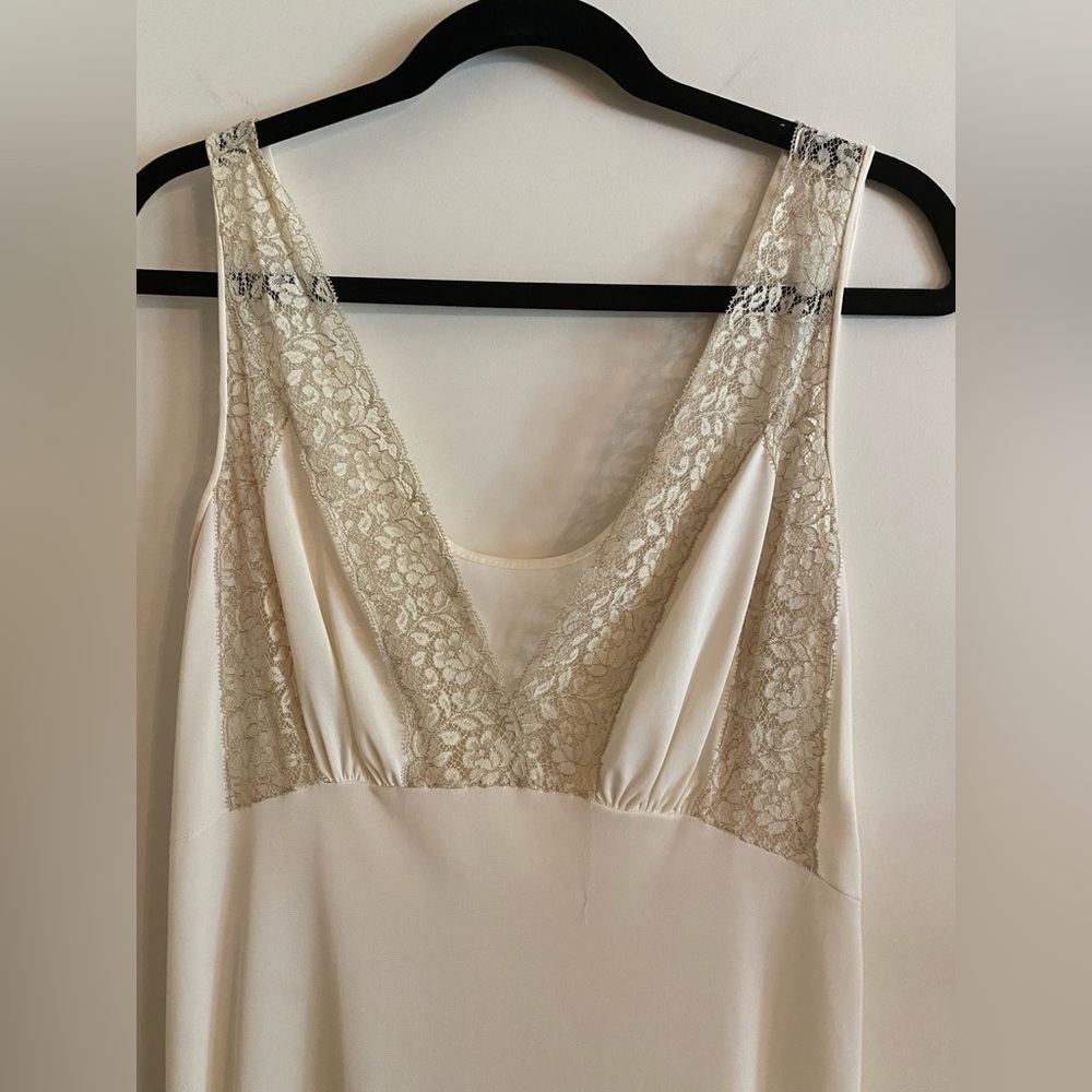 Vintage Vanity Fair cream sleep gown. Great pre owned condition. Size 38 A line.